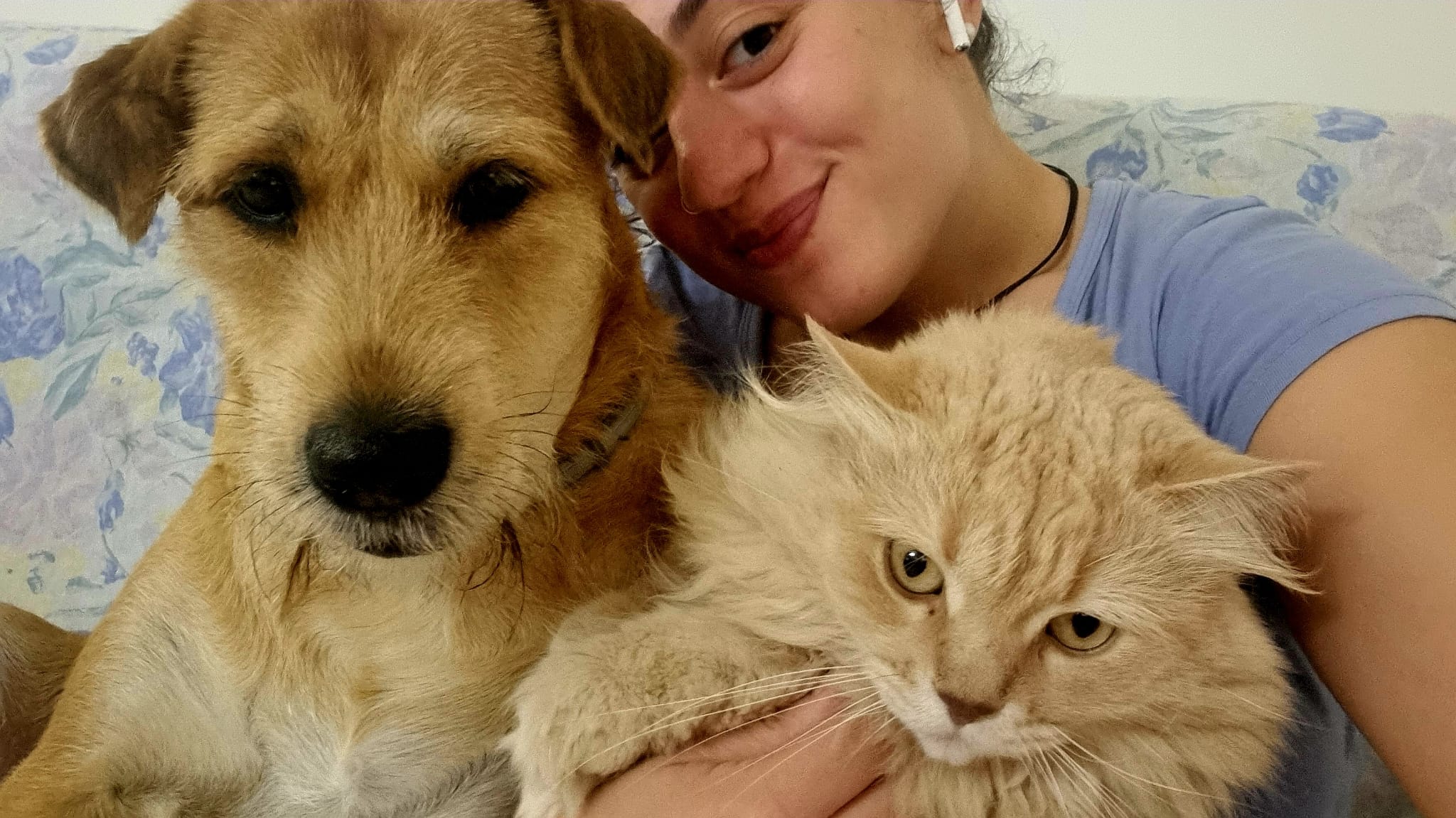 Naiara con perro y gato