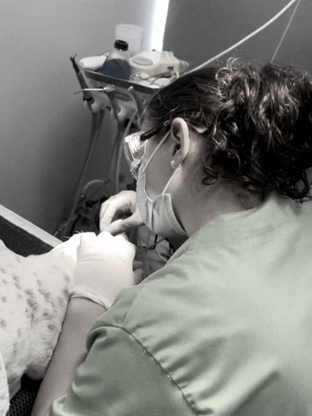 Naiara en procedimiento veterinario